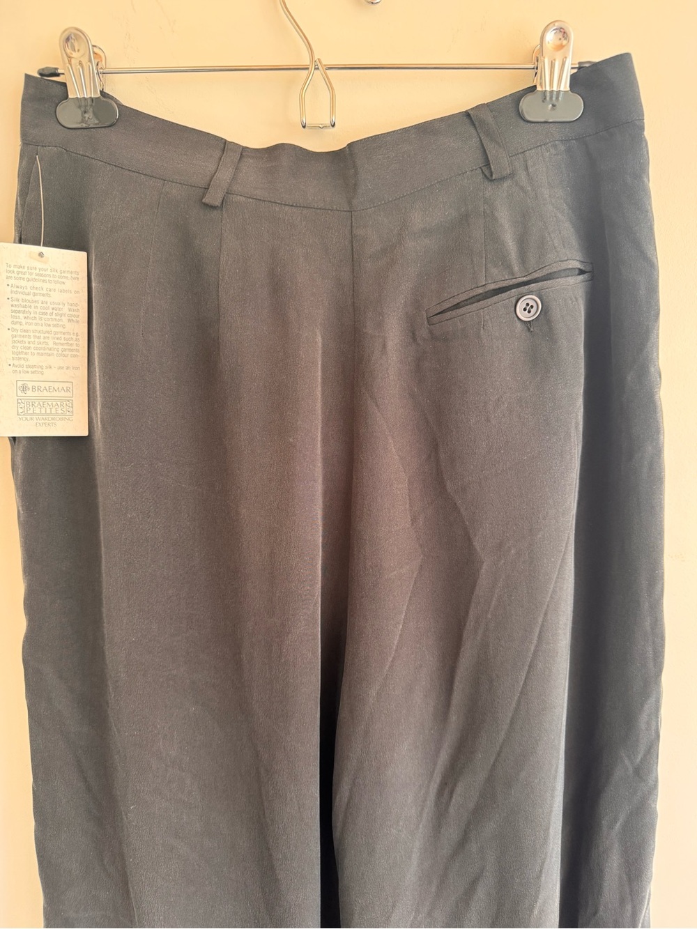 100% Silk Wide-Leg Black Pleated Women’s Trousers - Picture 6 of 7